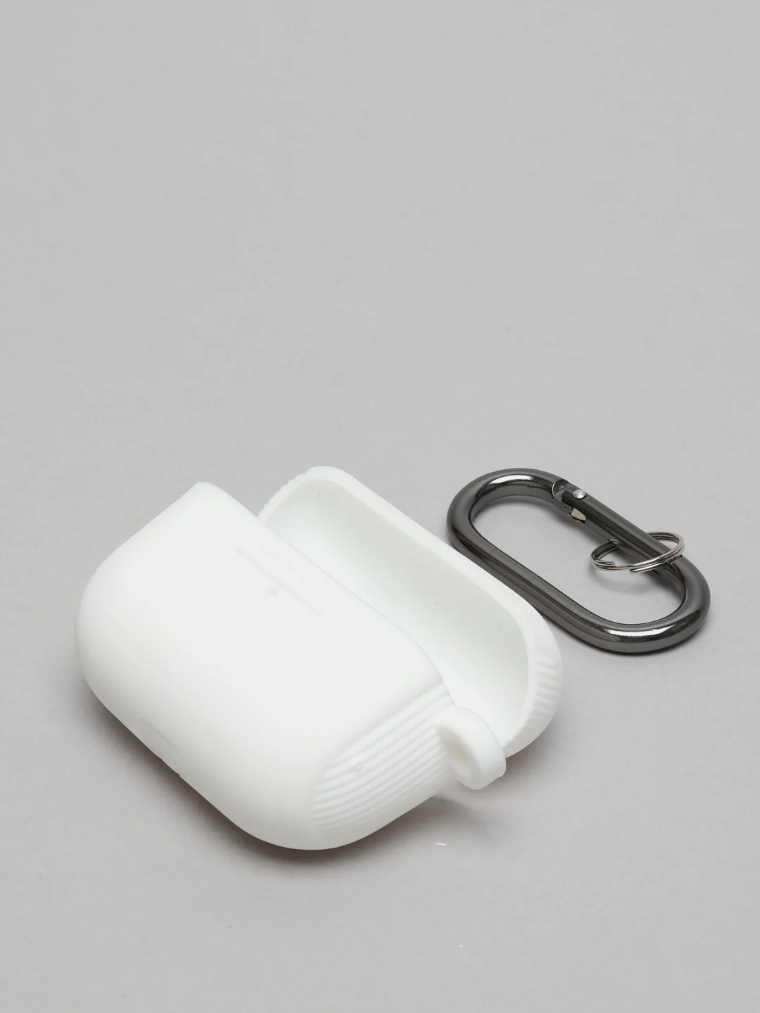 Белый силиконовый чехол для наушников AirPods Pro с карабином