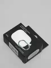 Белый силиконовый чехол для наушников AirPods Pro с карабином