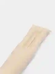 Белый уплотнитель между сиденьем