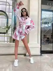 Красный женский костюм с шортами