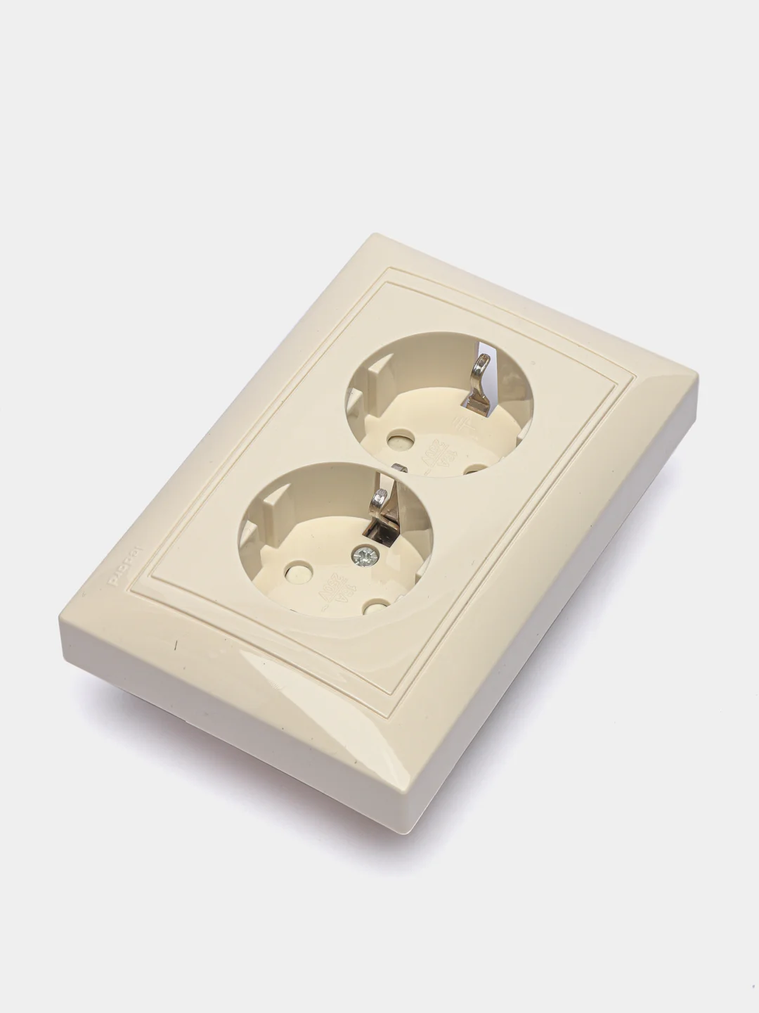Розетка LEDARD NOVUS PC16-008 с защитными шторками цвет слоновая кость, 2 м, 16 А, 250 В