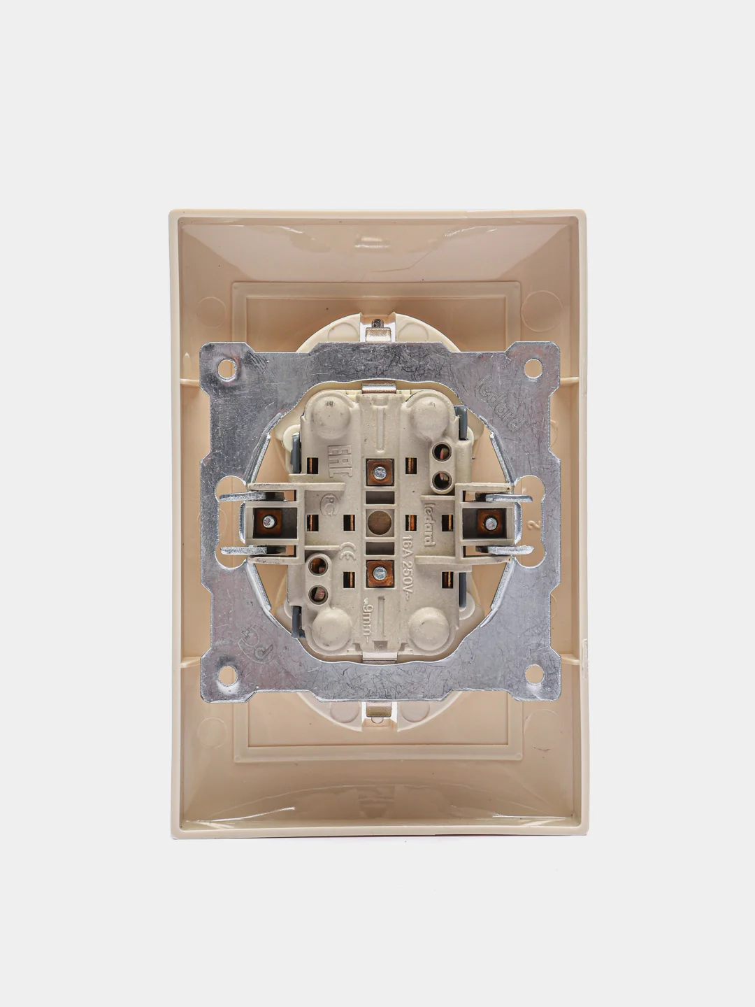 Розетка LEDARD NOVUS PC16-008 с защитными шторками цвет слоновая кость, 2 м, 16 А, 250 В