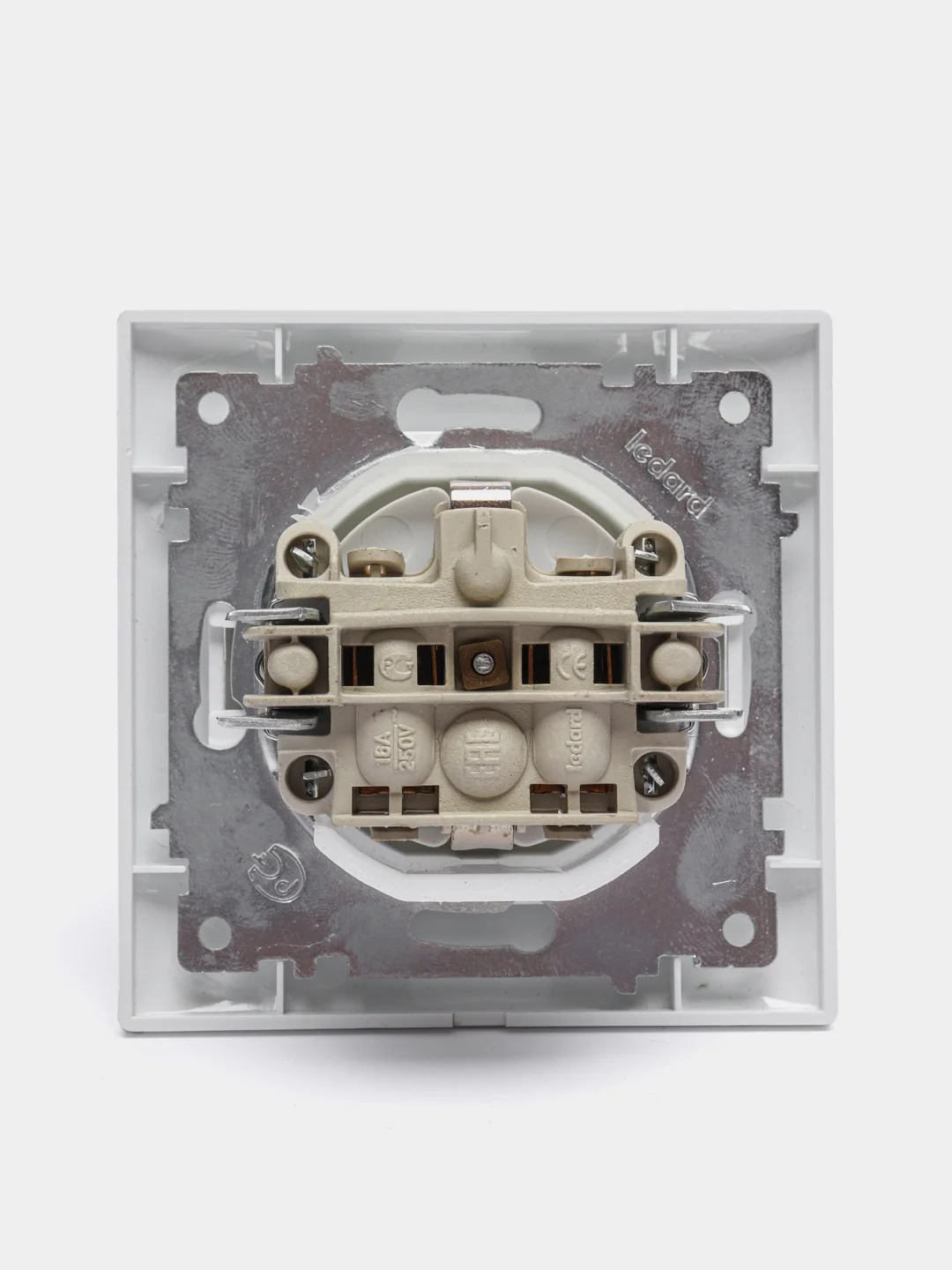 Розетка с крышкой LEDARD NOVUS PC16-010 Б 44, 1 м, IP44, 16A, 250B, цвет белый