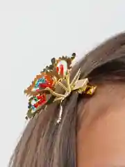 Золотой заколка ретро бабочка из 90-х / Заколка бабочка пархающая крылышками / Винтажная заколка