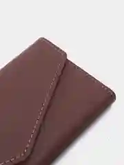 Багровый женский кошелек в форме конверта