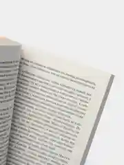 Поющие в терновнике, Колин Маккалоу