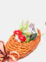 Белый плетеные лапти ручной работы, сувенир для денег,денежный сувенир, сувенир для достатка