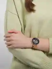 Золотой женские кварцевые часы