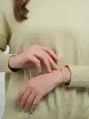 Желтый браслет белая нить с буквой / Инициал цветные , Handmade