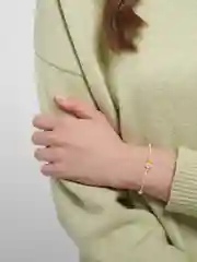 Желтый браслет белая нить с буквой / Инициал цветные , Handmade