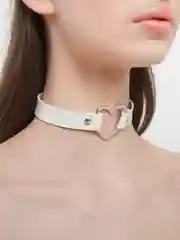 Белый чокер с сердечком