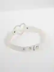 Белый чокер с сердечком