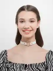 Белый чокер с сердечком