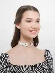Белый чокер с сердечком