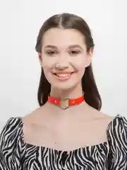Красный чокер с сердечком