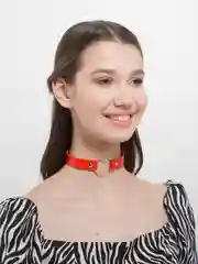 Красный чокер с сердечком