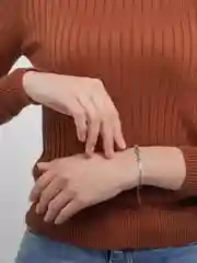 Голубой браслет серебряный с голубым/прозрачным камнем