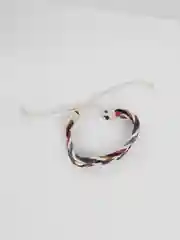 Багровый браслет плетеный