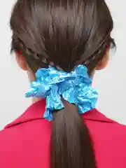 Белый резинка для волос объемная