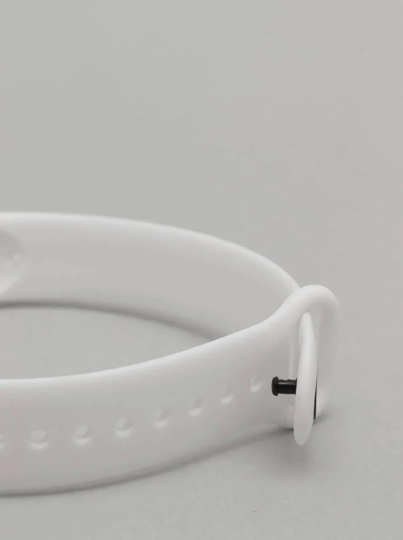 Белый ремешок силиконовый для фитнес браслета Xiaomi Mi Band 5, Ми Банд 6