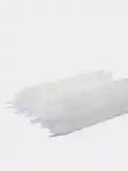 Белый свечи в торт