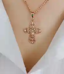 Кораллово-розовый крест на шею