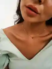 Женская цепочка на шею с подвеской