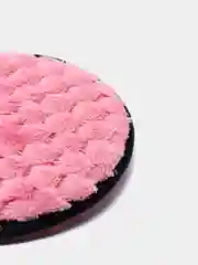 Розовый спонж для умывания и снятия макияжа с лица