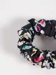 Черный резинка