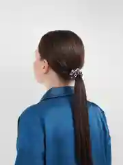 Черный резинка