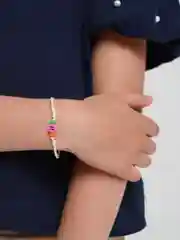 Карамельный браслет белая нить с буквой / Инициал цветные , Handmade