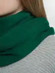 Зеленый снуд женский, вязаный, в два оборота