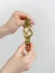 Золотой женские часы с металлическим ремешком