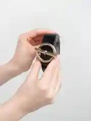 Черный ремень женский, из натуральной кожи, с круглой бляшкой