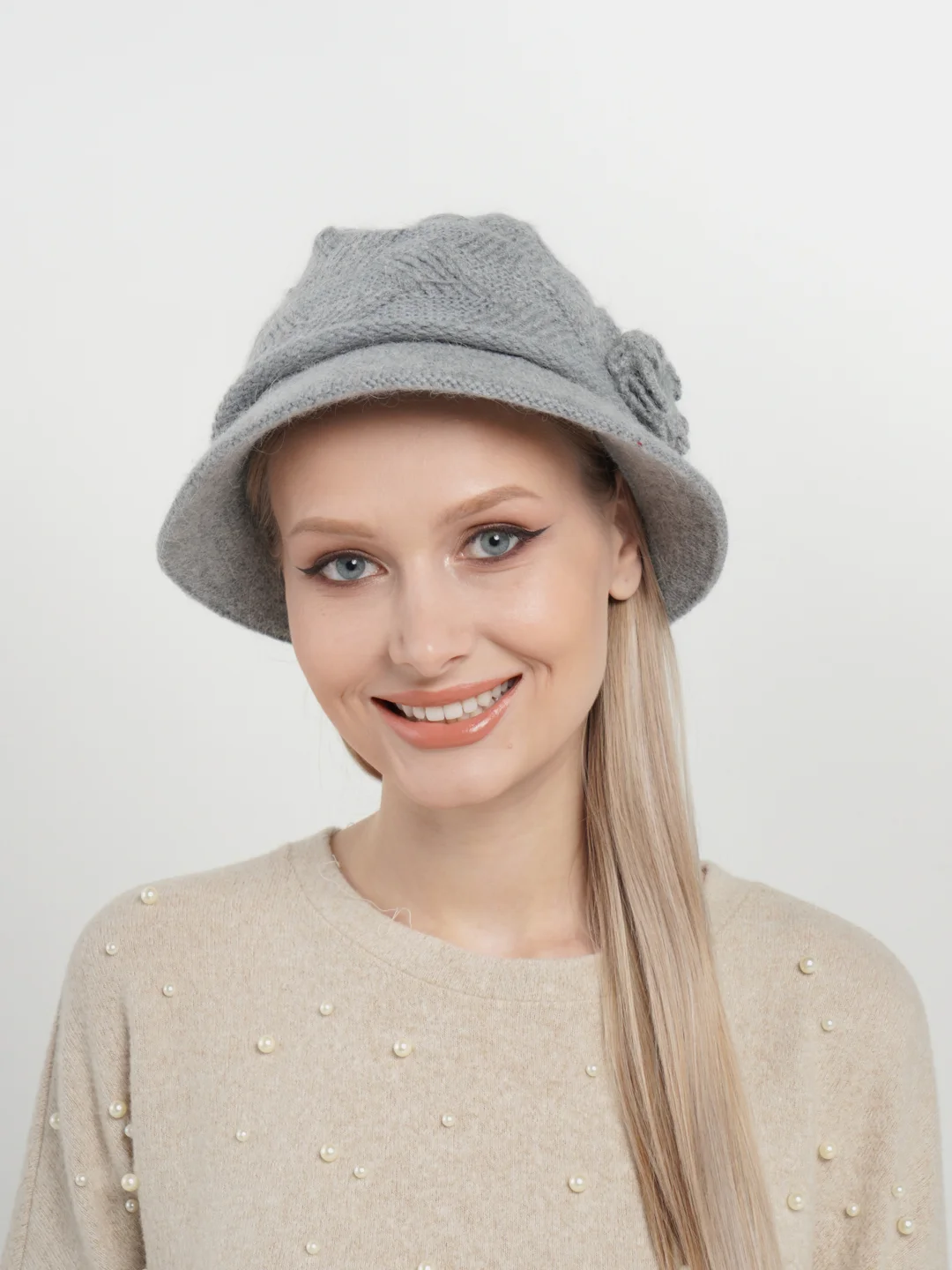 Серебряный шляпа вязаная двойная
