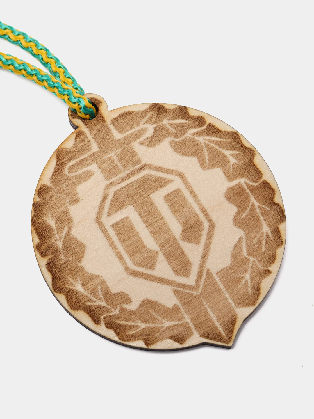 Подвеска на зеркало автомобиля из дерева "World of tanks 2"
