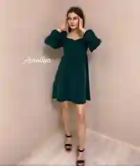 Женскоё платье с объемными рукавами