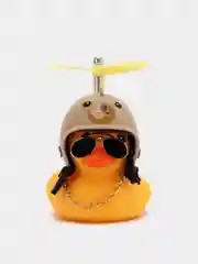 Багровый утка в шлеме