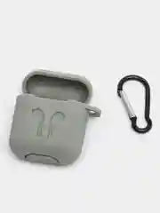 Белый чехол для AirPods c карабином