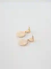 Белый мраморные серьги - гвоздики