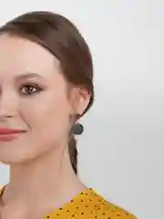 Белый мраморные серьги - гвоздики