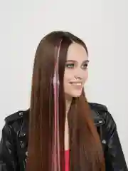 Цветные пряди на заколке