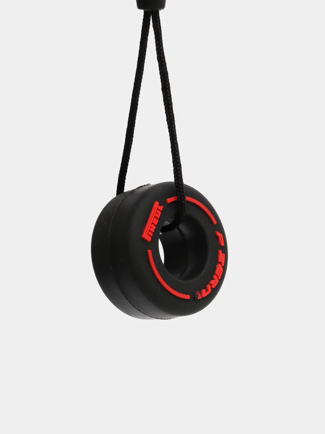 Красный брелок шины Pirelli