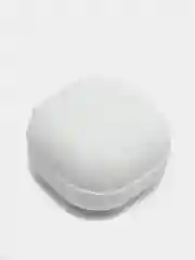 Белый cиликоновый чехол для наушников Samsung Galaxy Buds Pro/Buds Live/Buds 2 с карабином