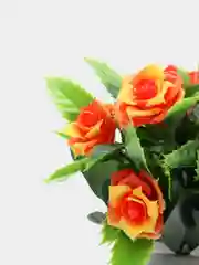Оранжевый искусственные цветы. Розы (пластиковый букет)