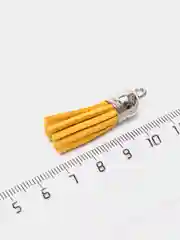 Горчичный кисточки замшевые с серебряным колпачком, 3,8 см