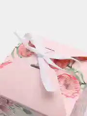 Розовый коробка куб