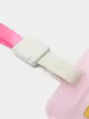 Фуксия бейдж пластиковый, вертикальный