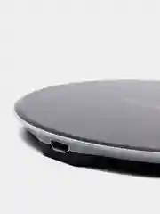 Черный беспроводное зарядное устройство для iOS и Android