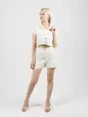 Белый костюм двойка: шорты и рубашка